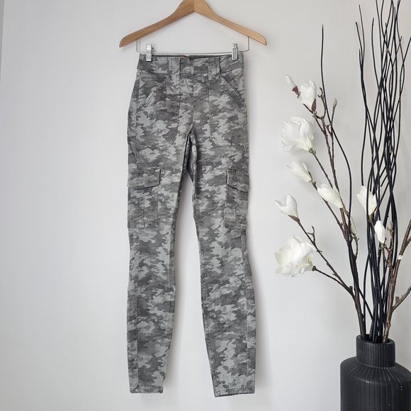 Spanx Stretch Twill Ankle Cargo Pant - Picture 2 of 7